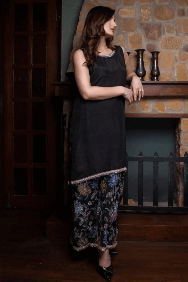 Noir Bloom – Customized Handcrafted Elegance