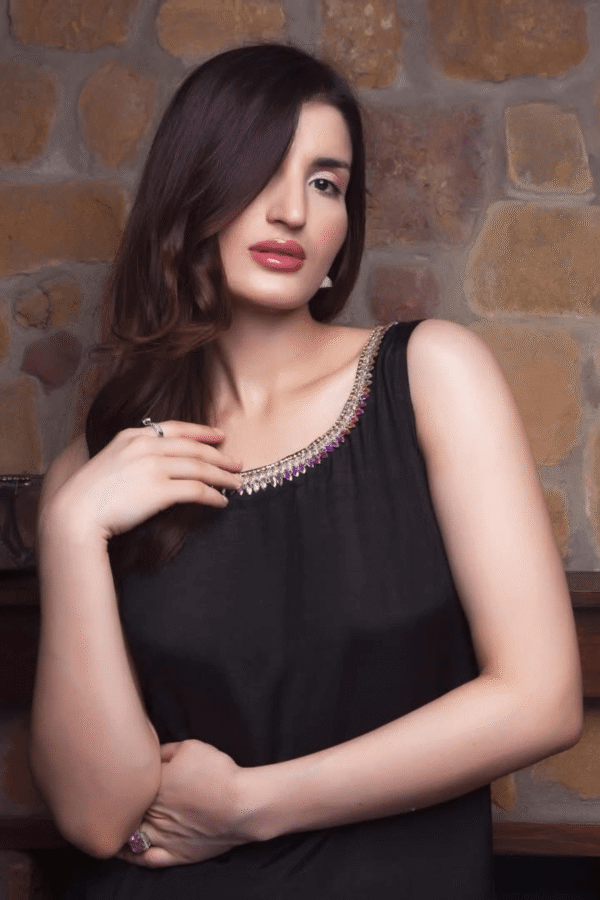 Noir Bloom – Customized Handcrafted Elegance