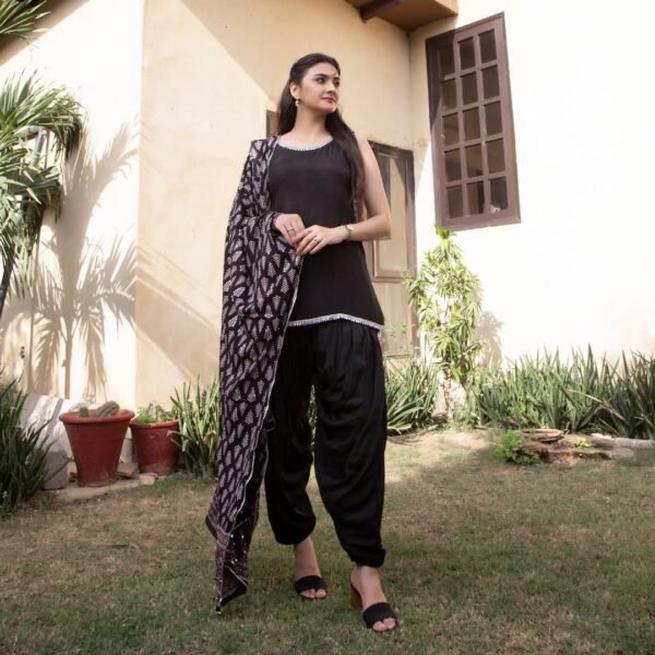 Zeenat_Dua_Fashion_Corner