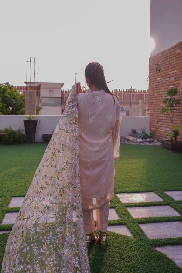 Baareeq – A Touch of Grace