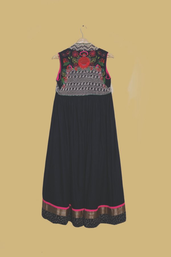 Black Sleeveless Embroidered Long Kurti