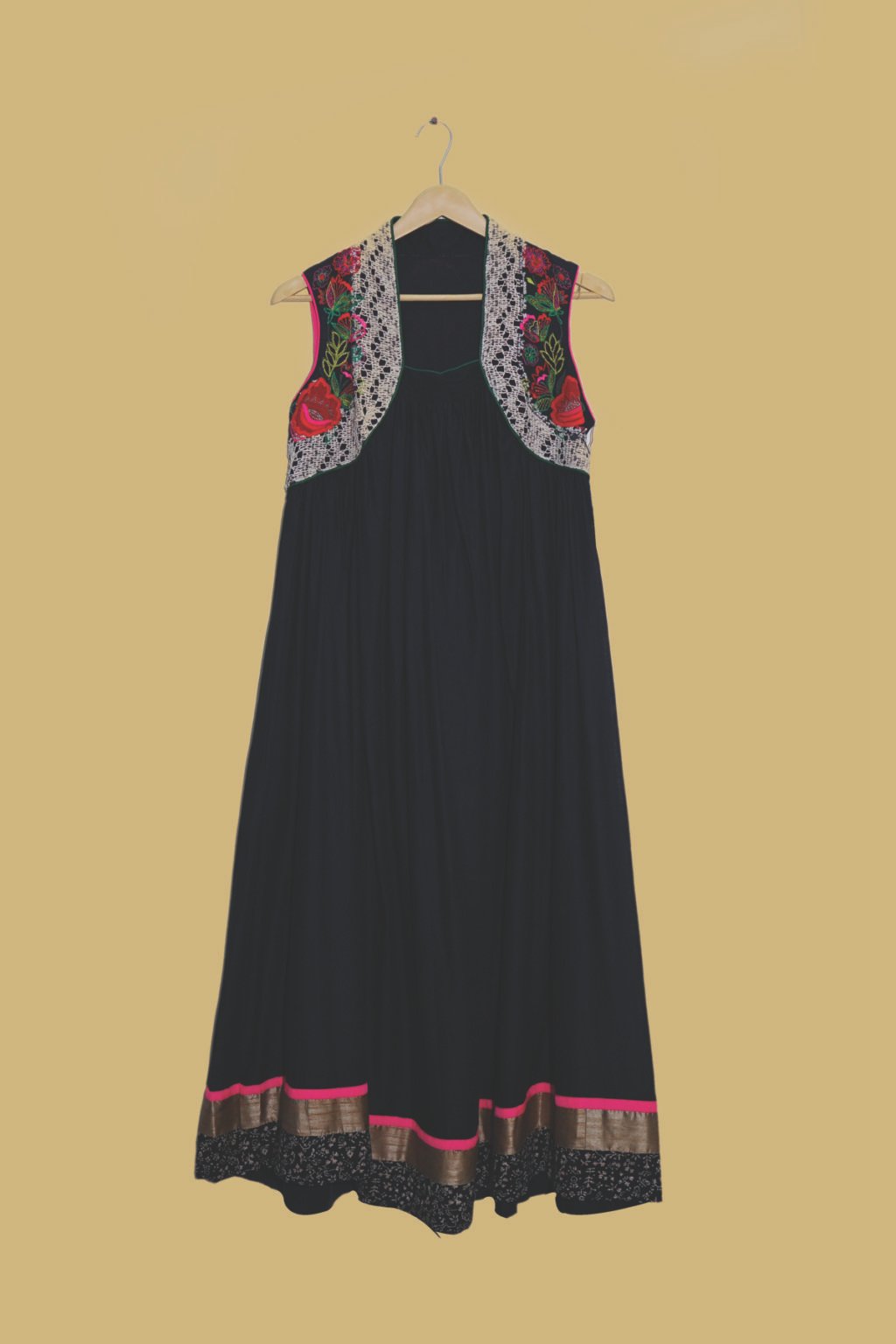 Black Sleeveless Embroidered Long Kurti