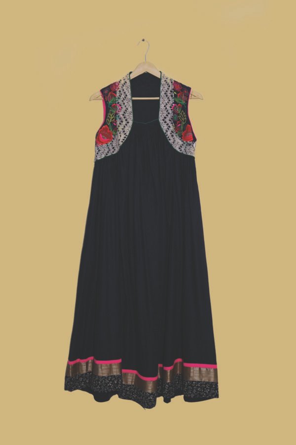 Black Sleeveless Embroidered Long Kurti