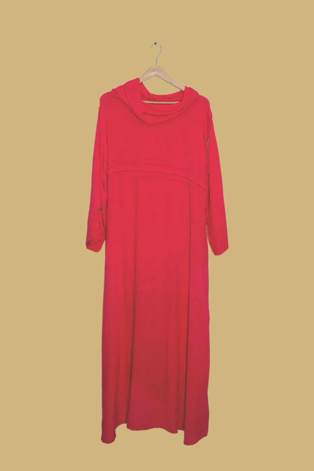 Elegant Hooded Long Dress with Back Chain Detail