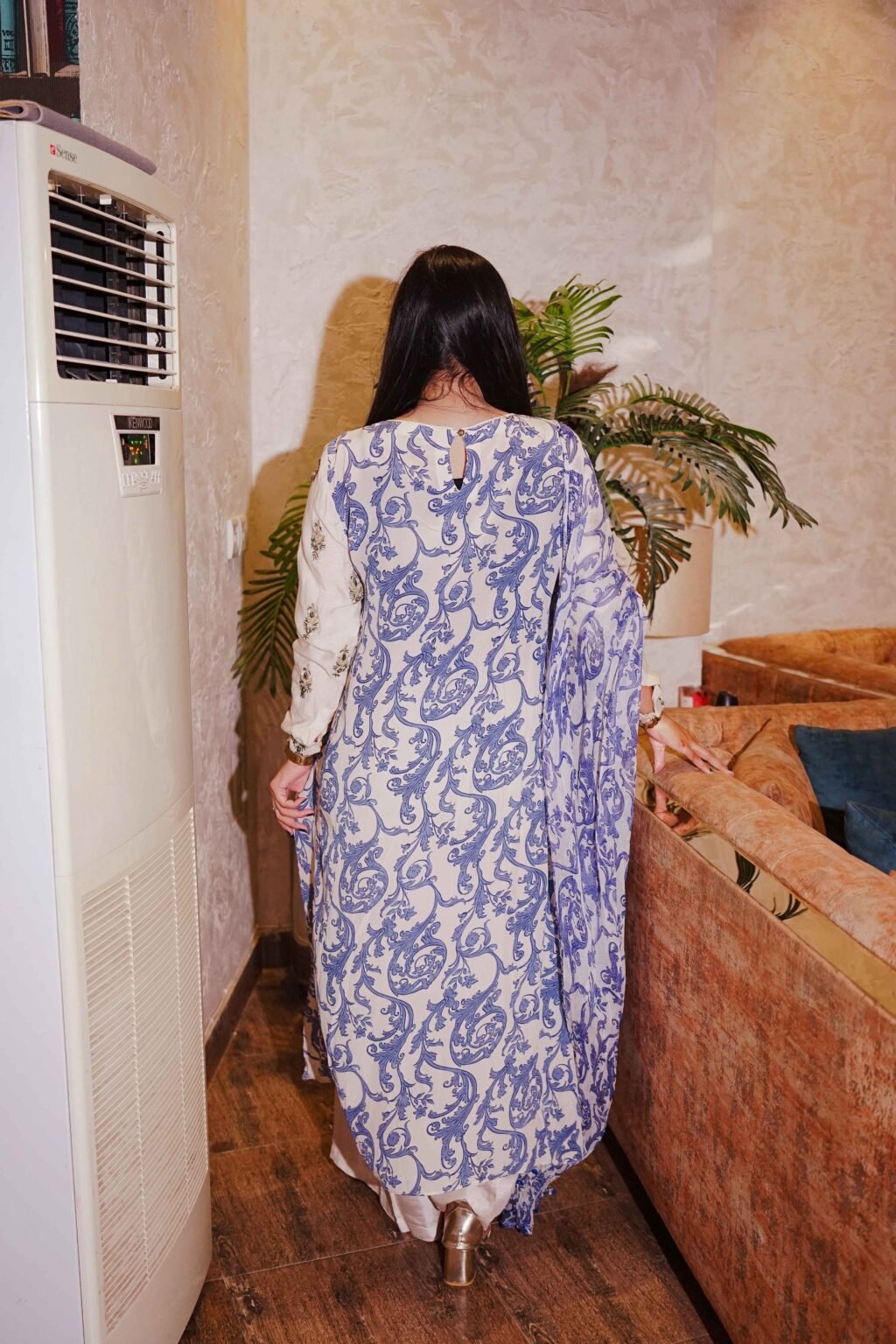 Ivory Breeze – Subtle Glam in Blue Flow