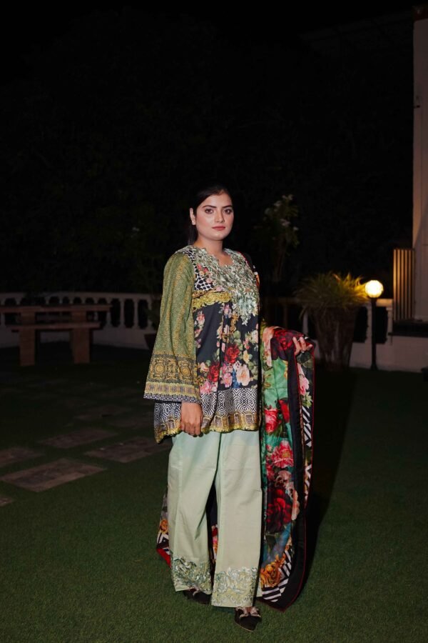 Midnight Garden – Timeless Floral Charm