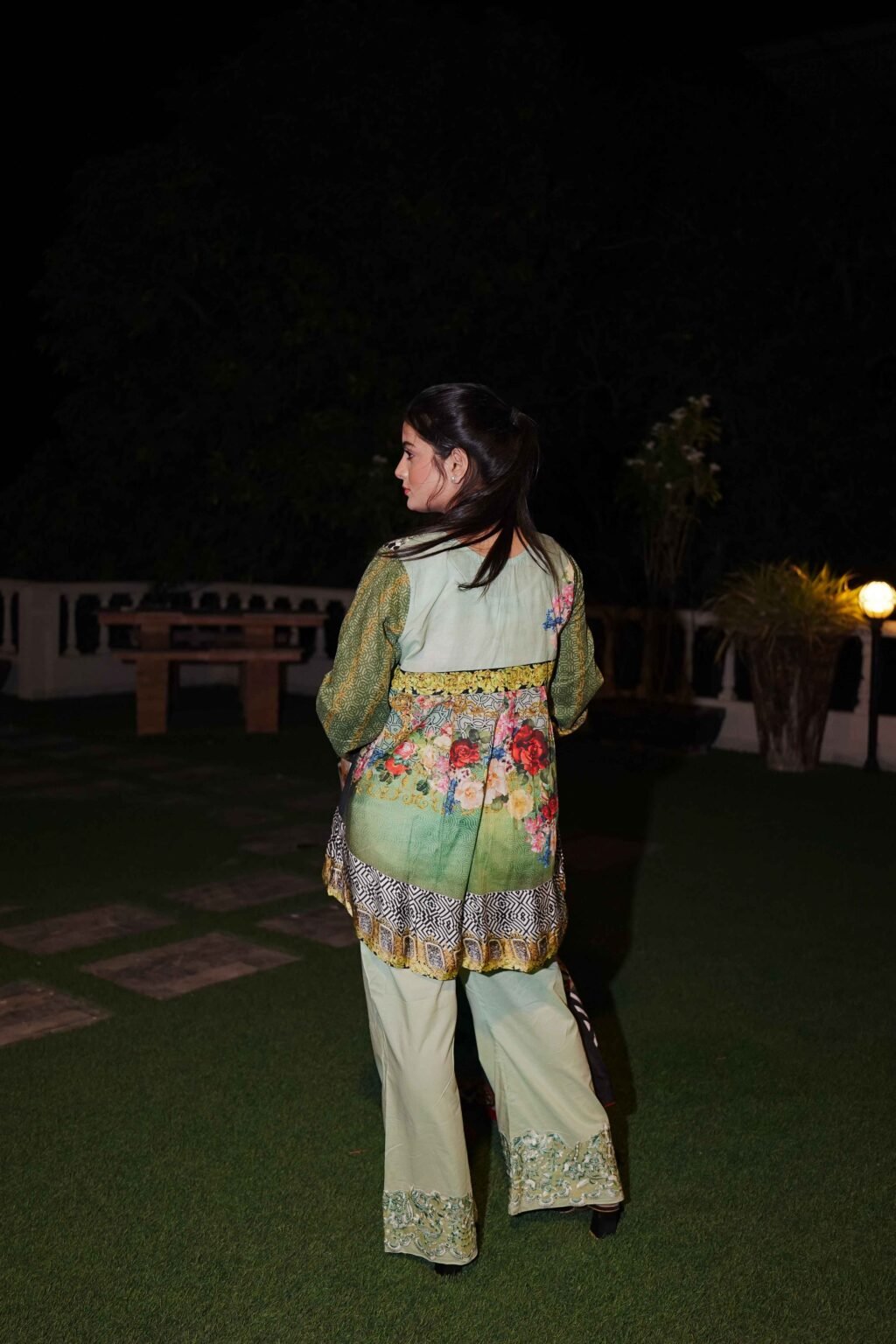 Midnight Garden – Timeless Floral Charm