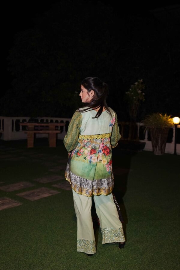 Midnight Garden – Timeless Floral Charm