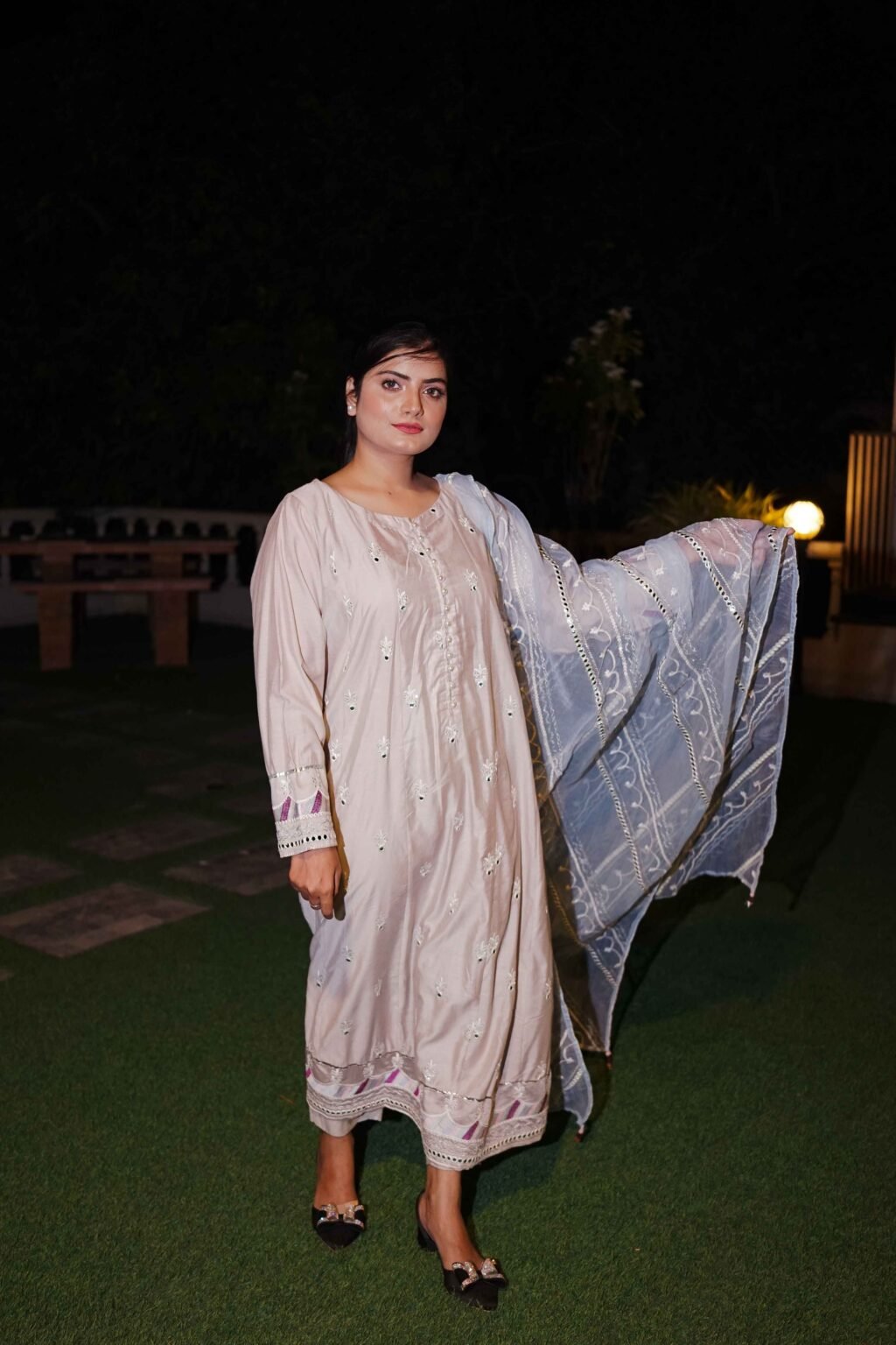 Raat Ki Roshni – Understated Glamour