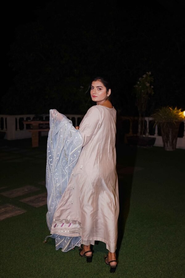 Raat Ki Roshni – Understated Glamour