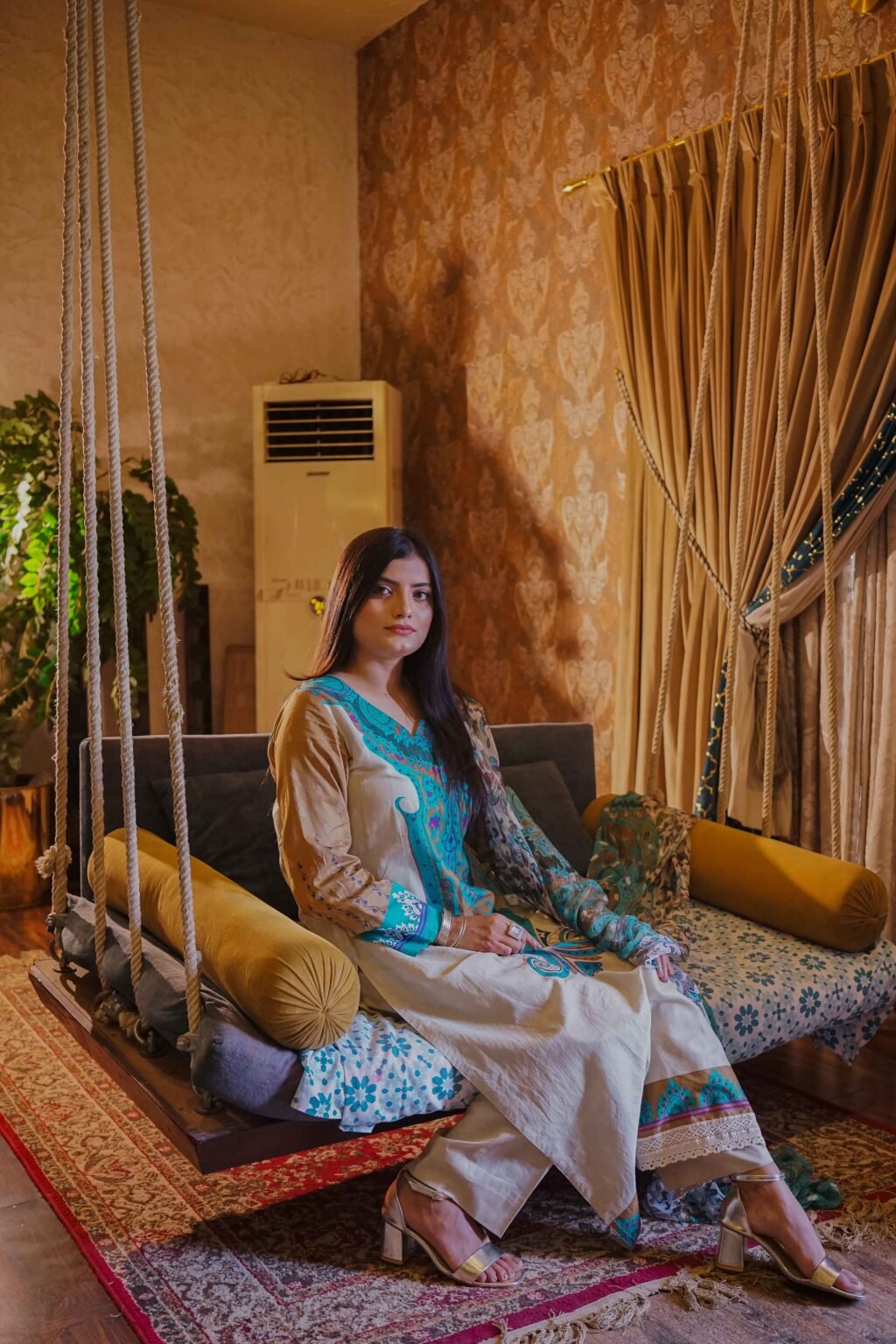 Regal Grace – A Touch of Timeless Sophistication