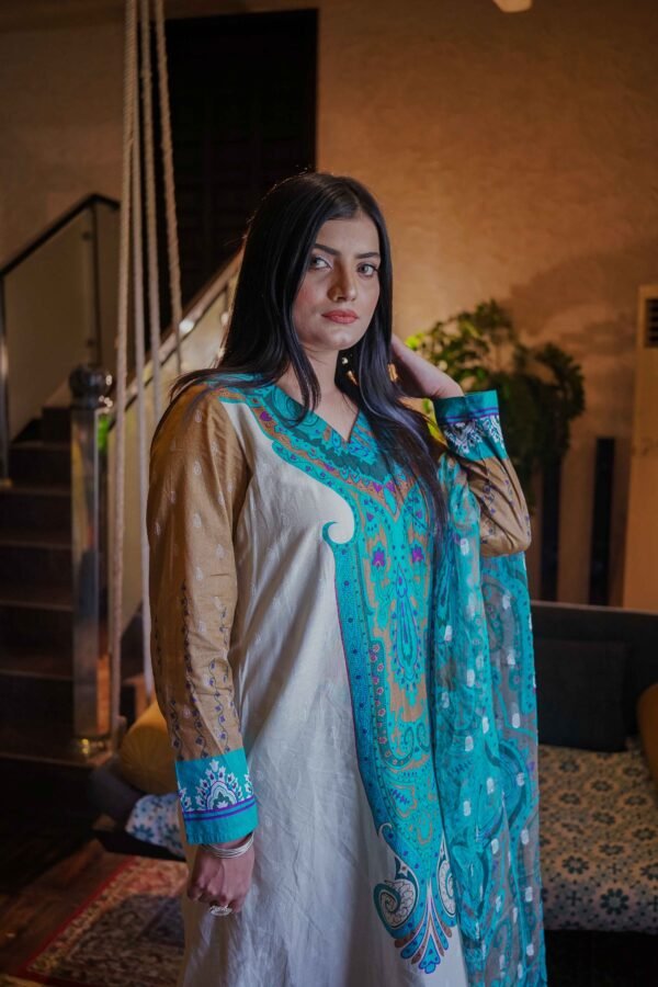 Regal Grace – A Touch of Timeless Sophistication