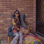 Urban Bloom – Bold Florals Meet City Vibes