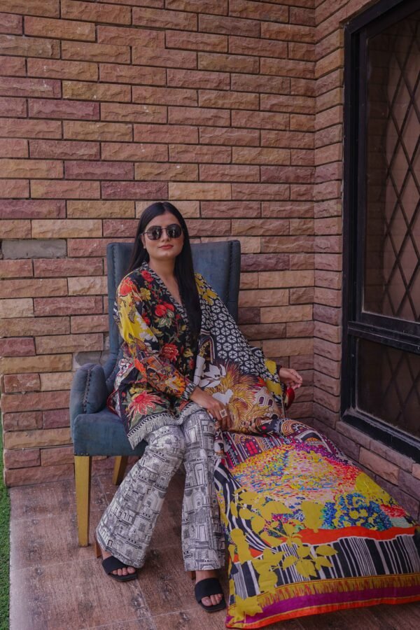 Urban Bloom – Bold Florals Meet City Vibes