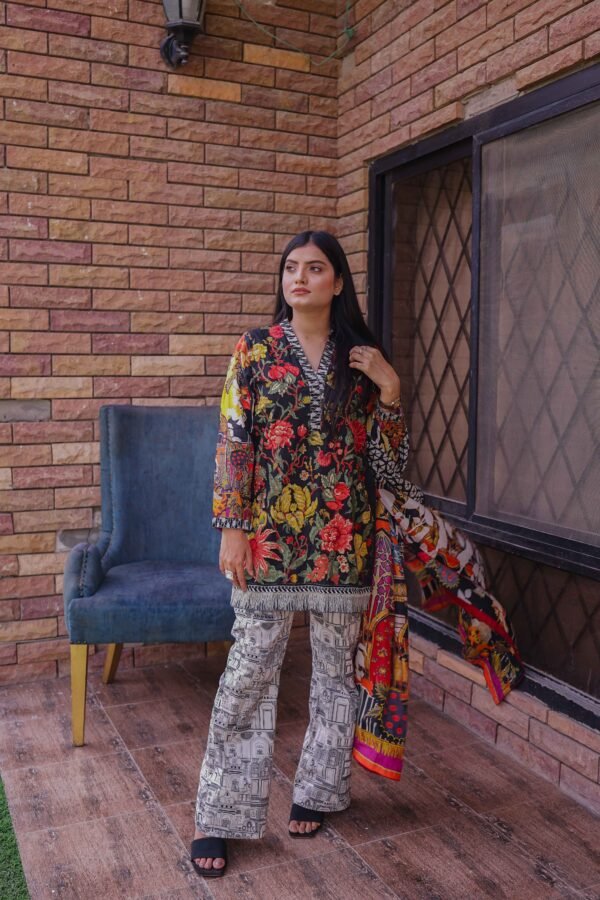 Urban Bloom – Bold Florals Meet City Vibes