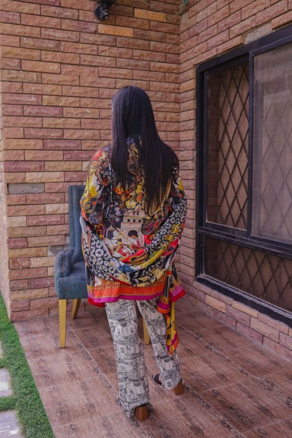 Urban Bloom – Bold Florals Meet City Vibes