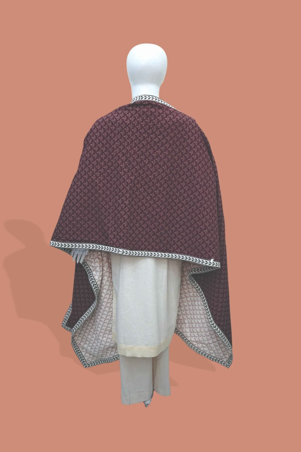 Zehn – Minimal Plum Shawl with Monochrome Border