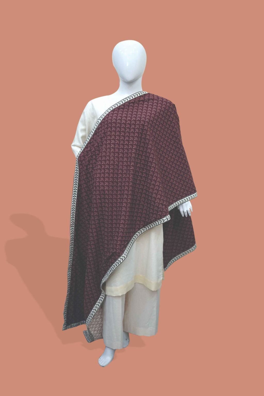 Zehn – Minimal Plum Shawl with Monochrome Border
