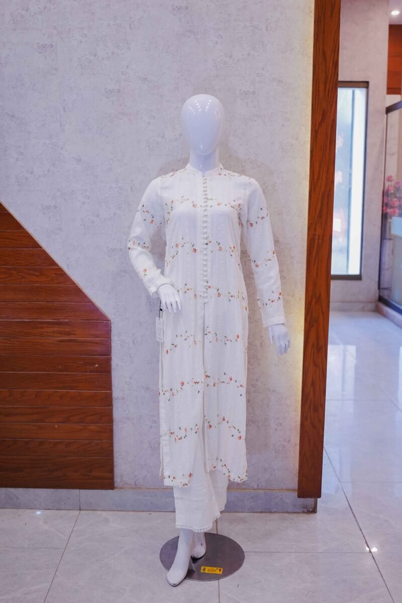 Elegant White Floral Embroidered Cotton Kurta
