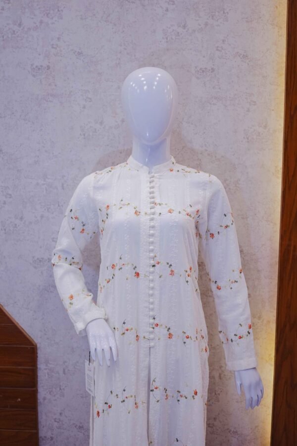 Elegant White Floral Embroidered Cotton Kurta