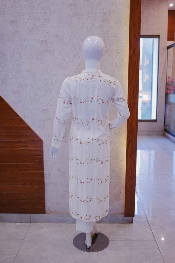 Elegant White Floral Embroidered Cotton Kurta