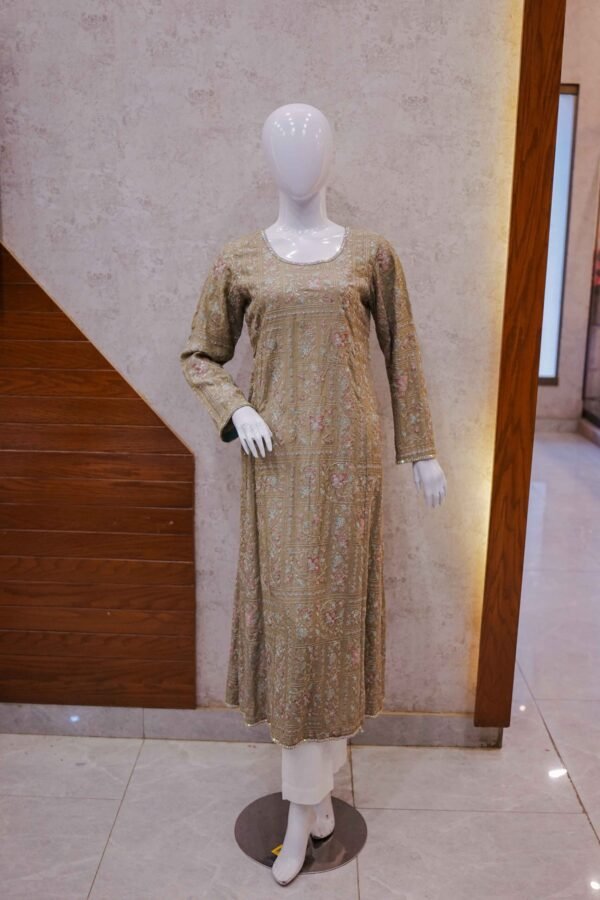 Noura – Grace in Gold