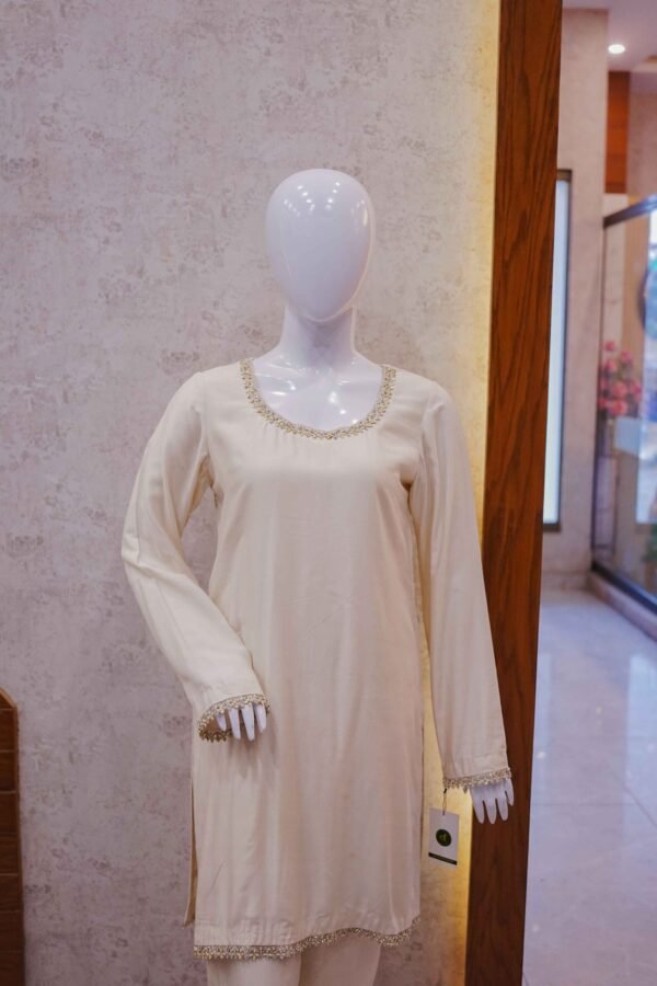 Nura – Light of Elegance