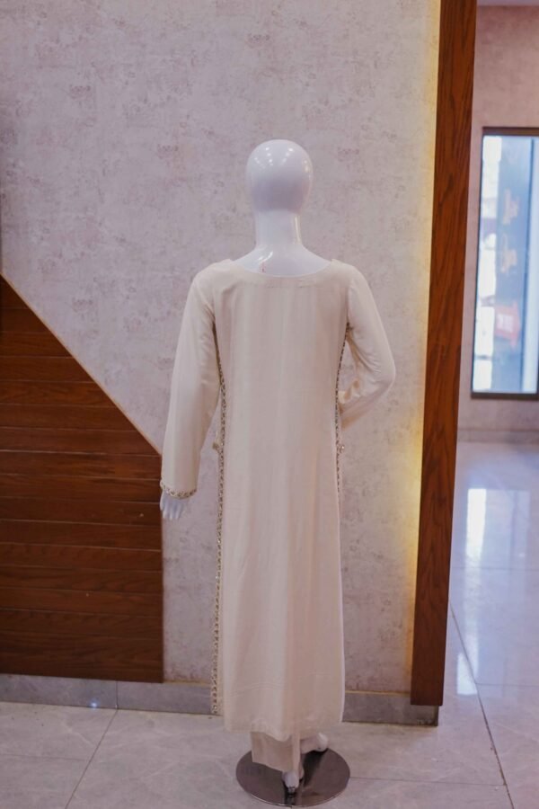 Sakeena – The Serene Beauty